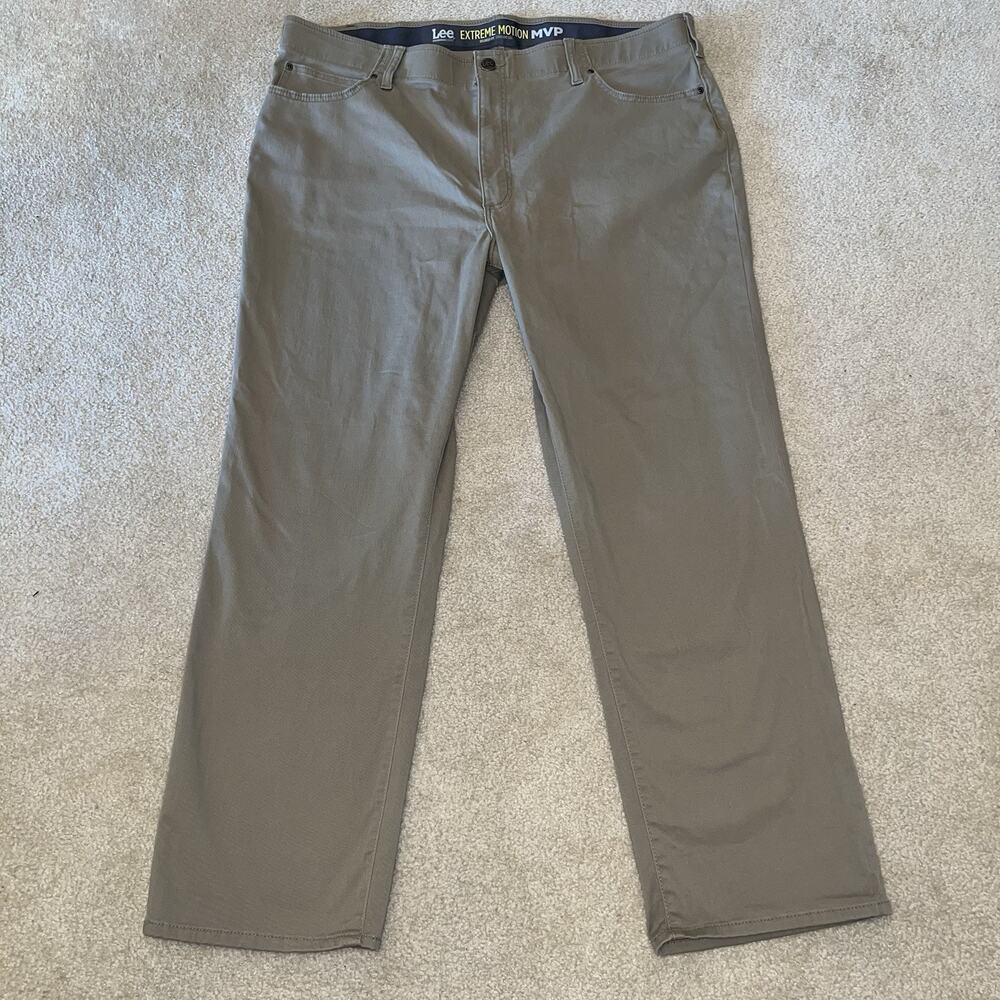 Lee Extreme Motion MVP Pants Tag 46x32 Measured 44x31 Relaxed Straight Tan Khaki